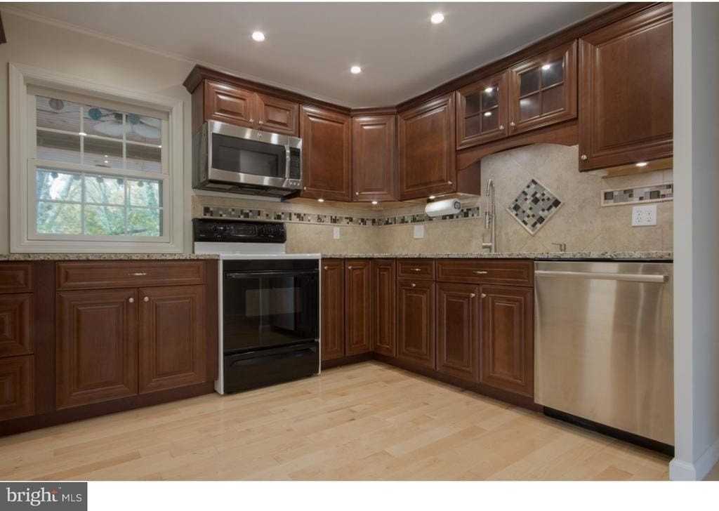 384 Walnut Ln - Photo 3 of 14