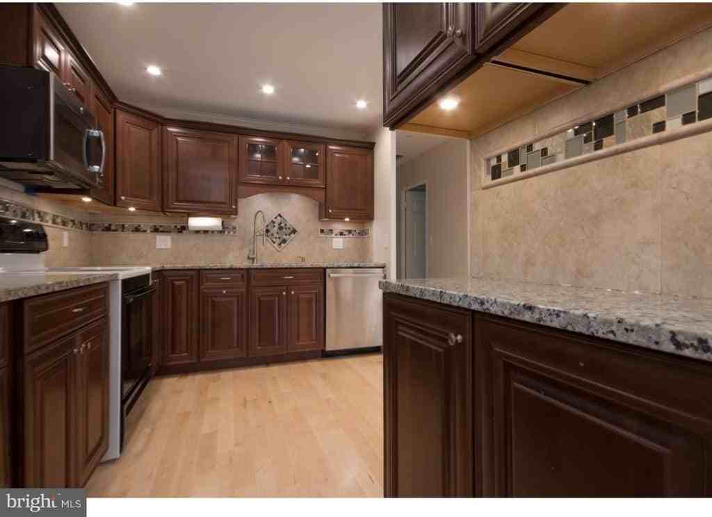 384 Walnut Ln - Photo 4 of 14