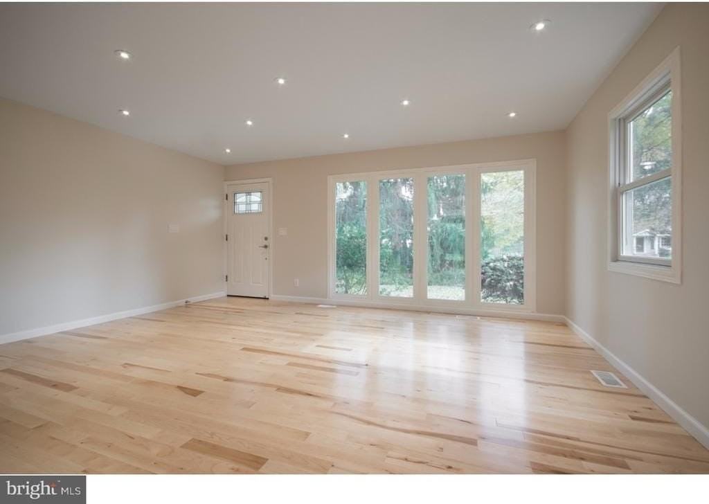 384 Walnut Ln - Photo 5 of 14