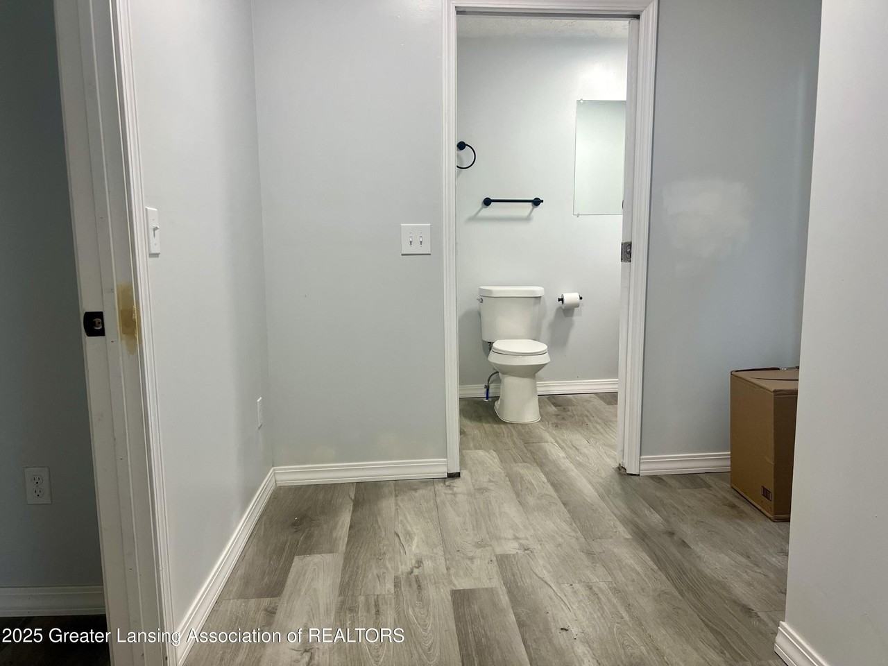 915 West Lapeer Street - Photo 5 of 15