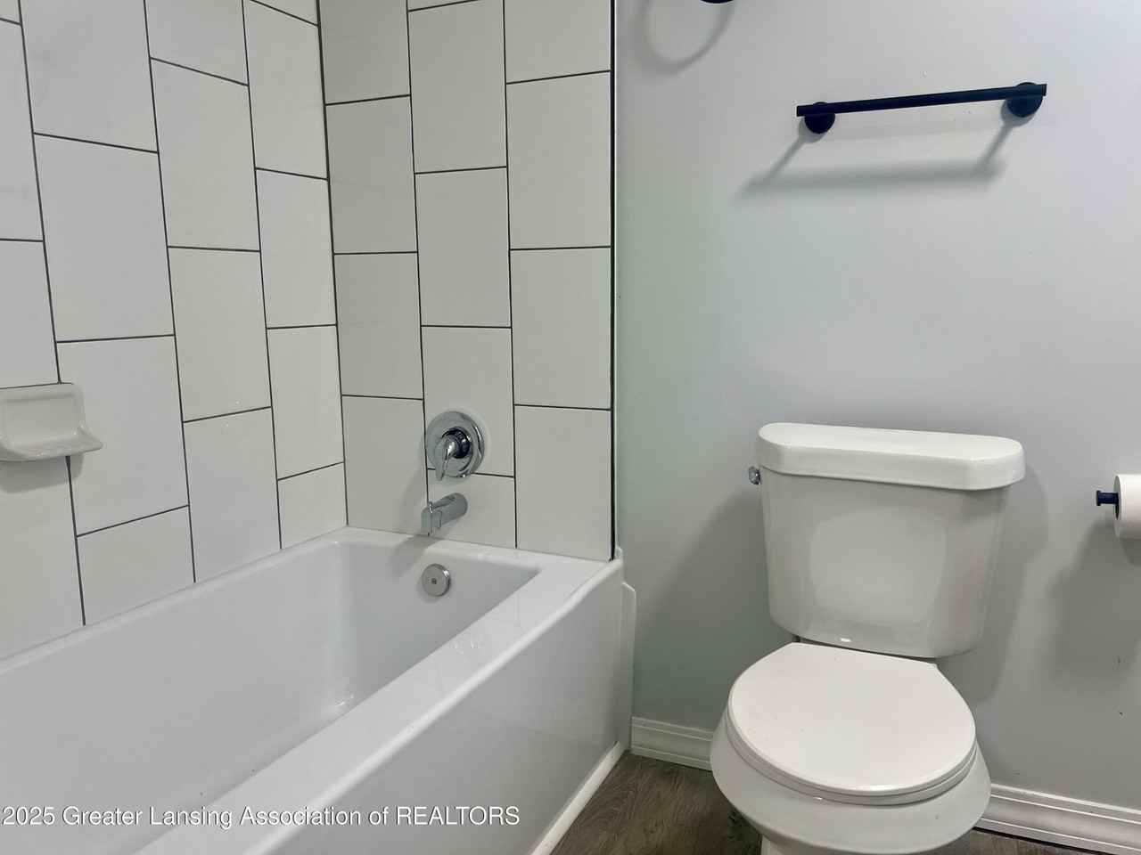 915 West Lapeer Street - Photo 7 of 15