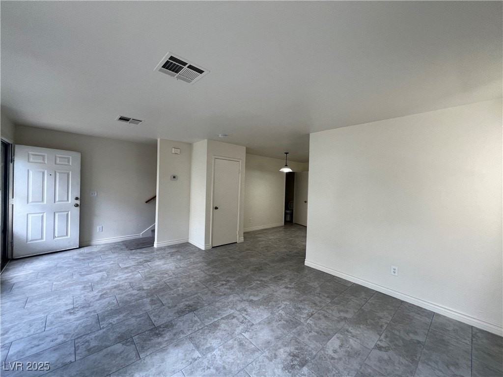 5586 Lago Ct - Photo 4 of 33