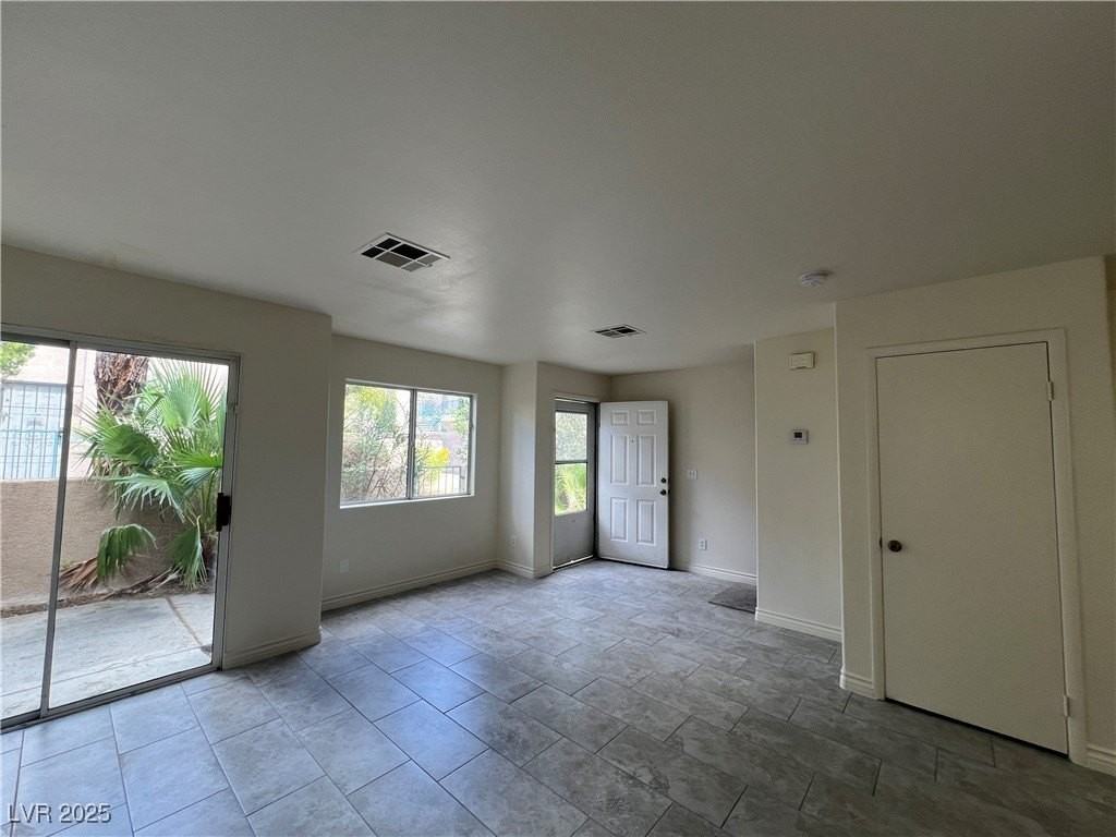 5586 Lago Ct - Photo 5 of 33