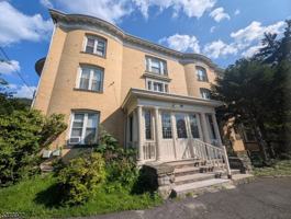 featured image of 543 W 8th St