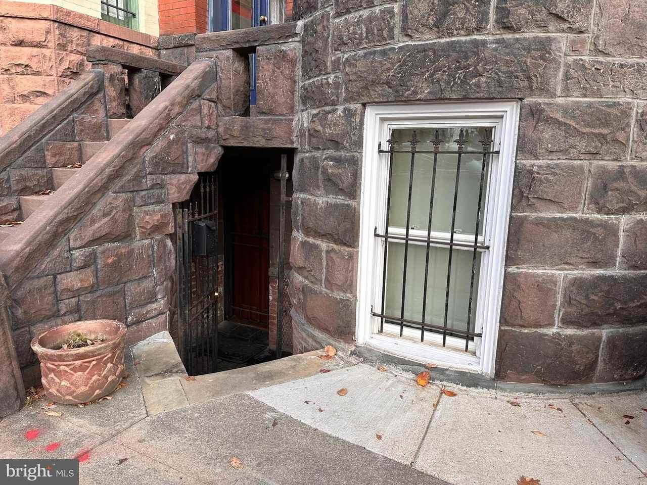 830 D St Se - Photo 5 of 23