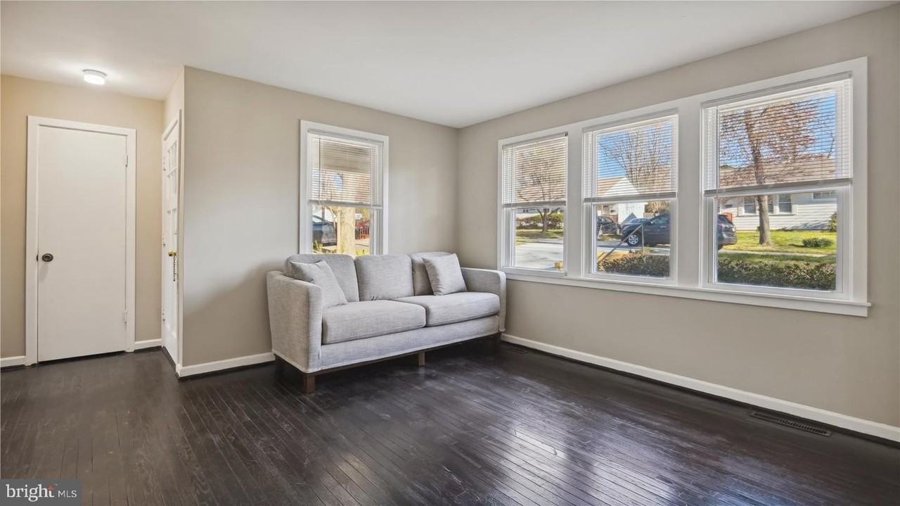 1123 Parrish Dr - Photo 3 of 20