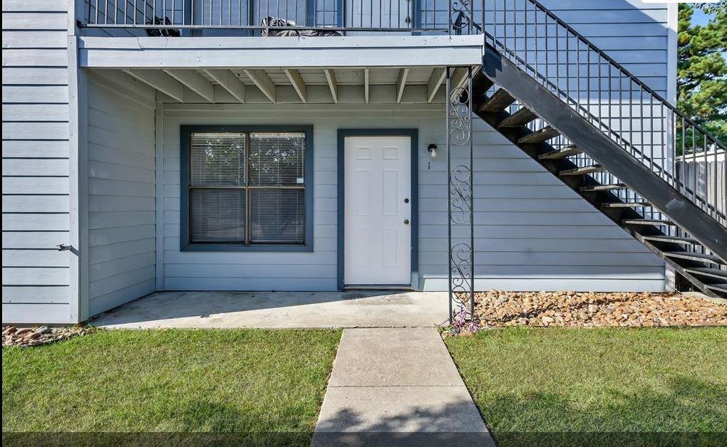 900 Holly Dr #16 - Photo 2 of 3