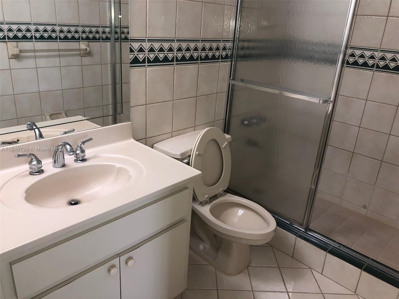 10748 N Kendall Dr #N20 - Photo 6 of 20