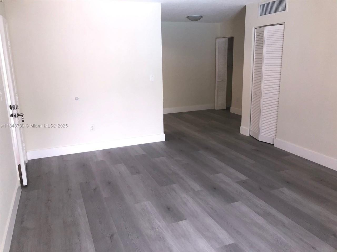 10748 N Kendall Dr #N20 - Photo 7 of 20