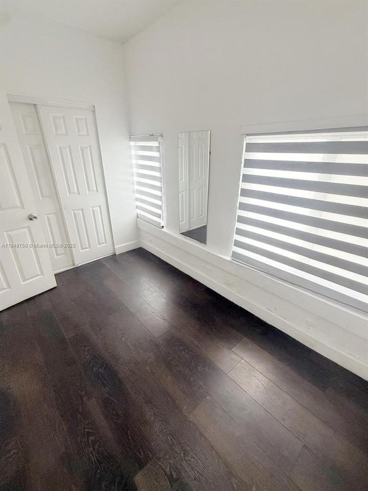 337 Sw 10th Ave #3 - Photo 5 of 7