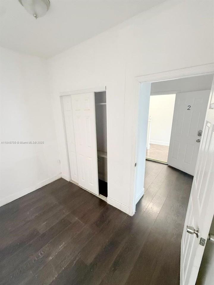 337 Sw 10th Ave #3 - Photo 6 of 7