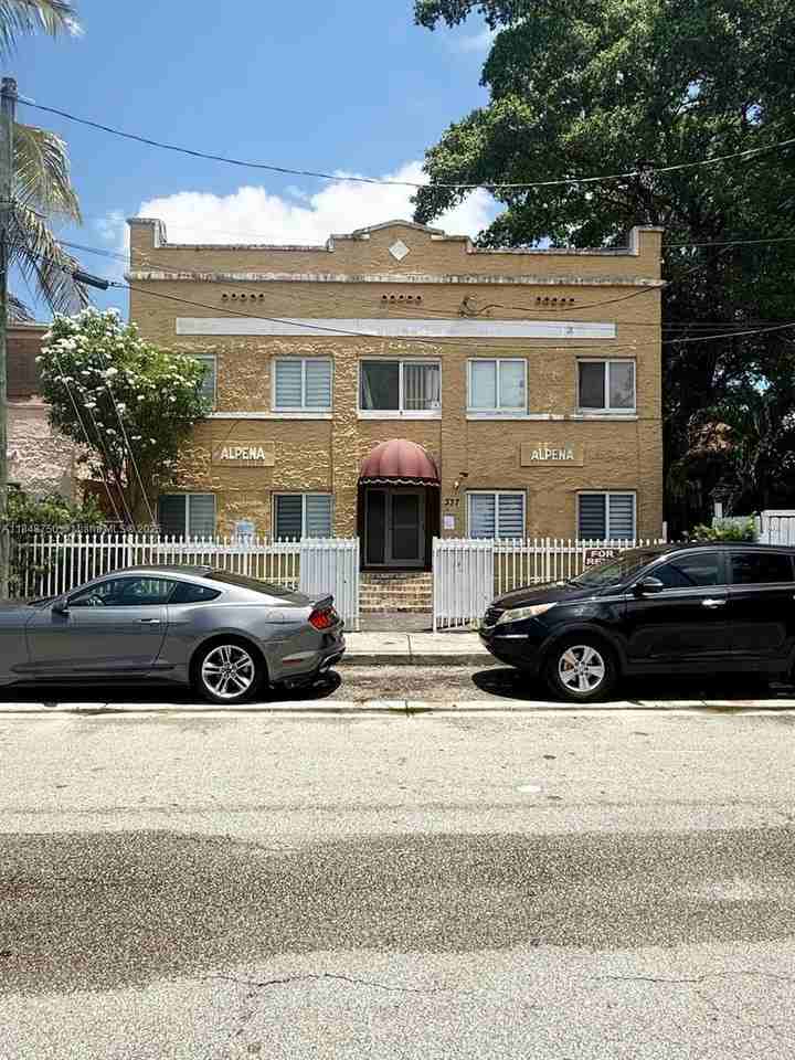 337 Sw 10th Ave #3 - Photo 7 of 7