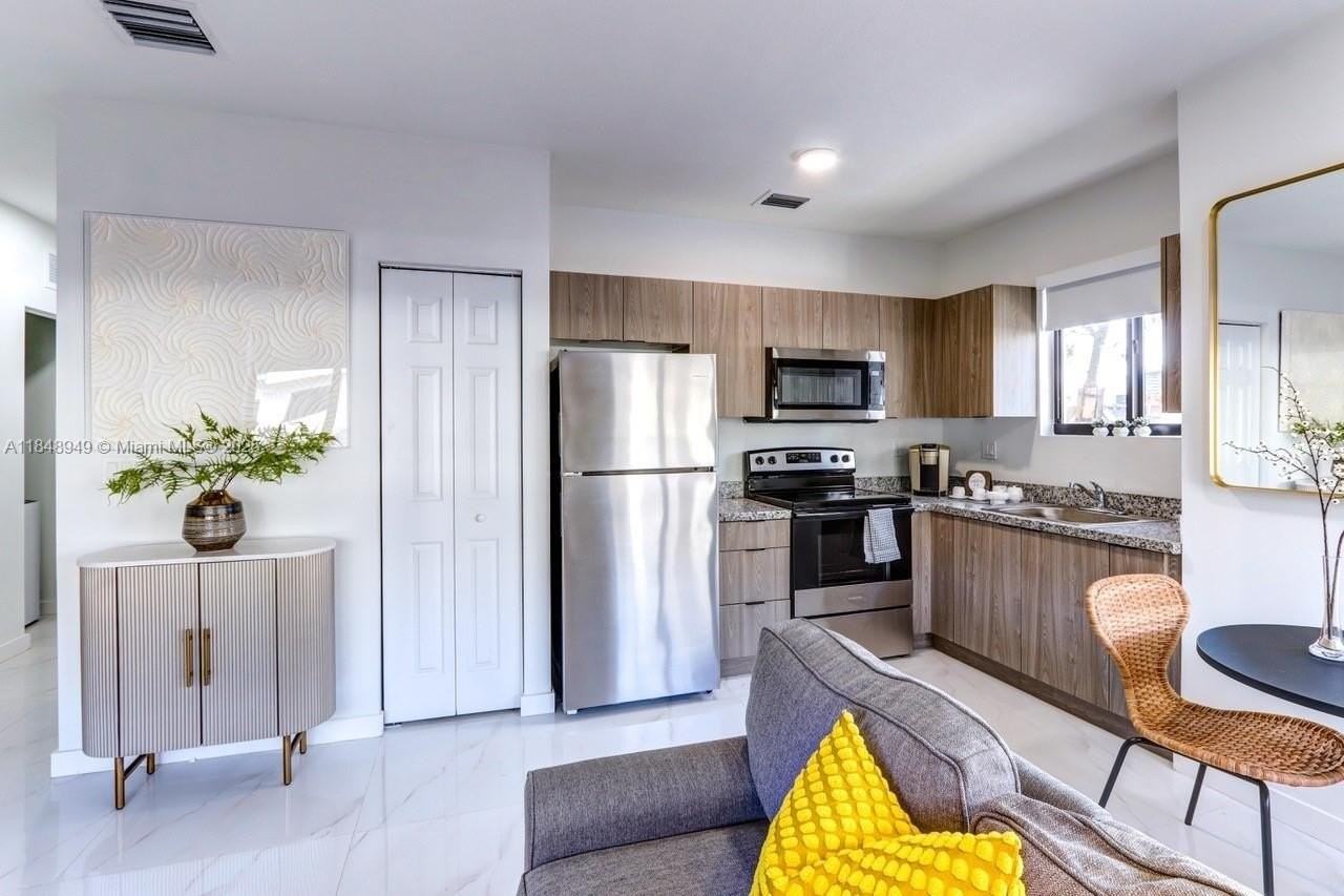 339 W 78th Rd #203 - Photo 5 of 23