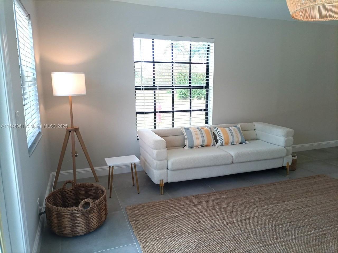 13473 Fountain View Blvd #1 - Photo 3 of 17