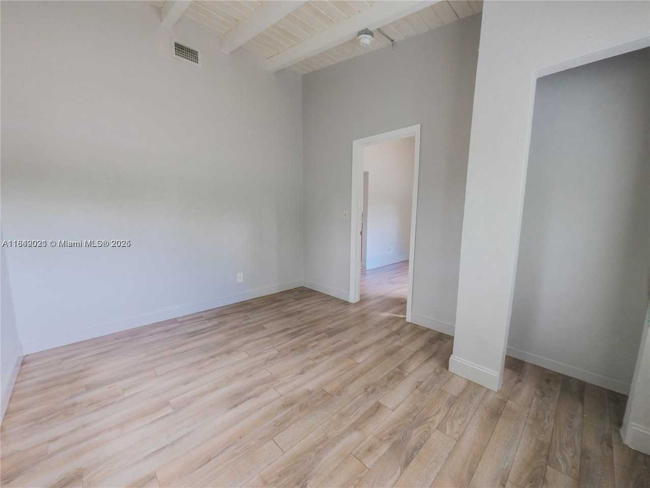 535 Ne 133rd St #535 - Photo 6 of 11