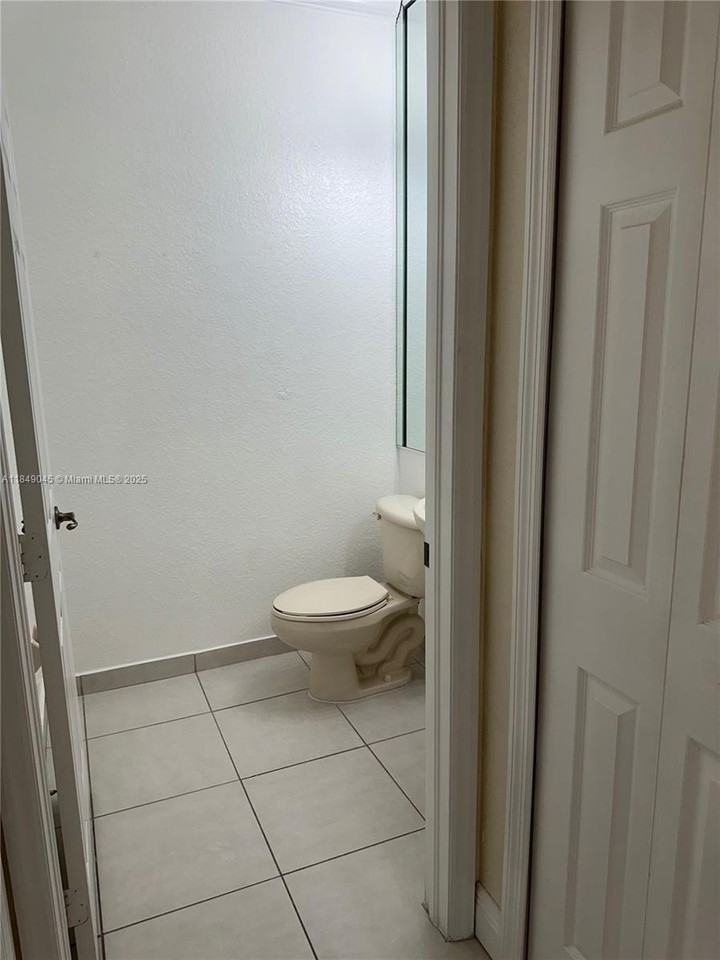 12488 Sw 126th Ave - Photo 3 of 29