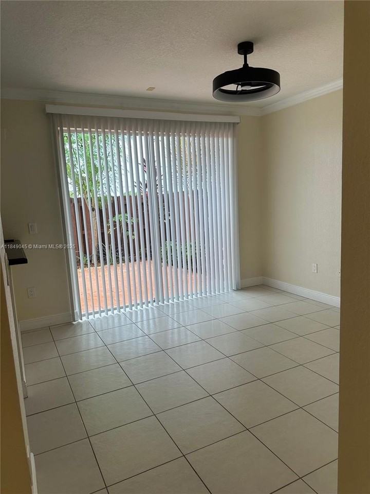 12488 Sw 126th Ave - Photo 5 of 29