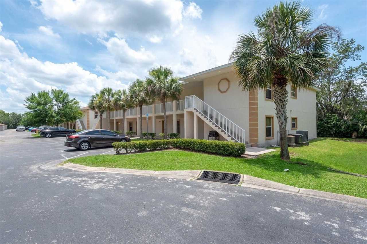 946 15th St #202 - Photo 3 of 40