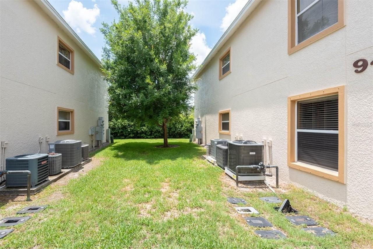 946 15th St #202 - Photo 6 of 40