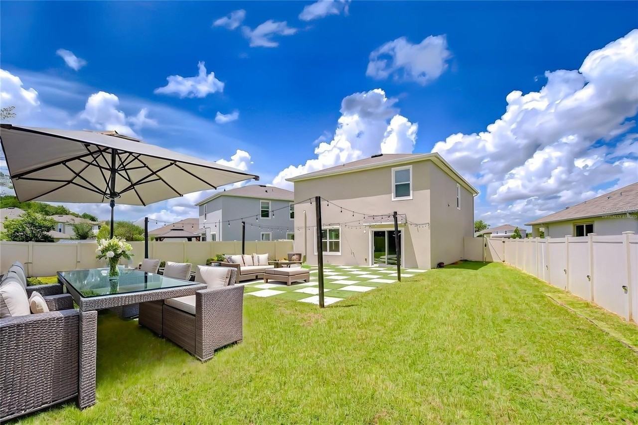 1382 Crescent Hoop Way - Photo 2 of 27