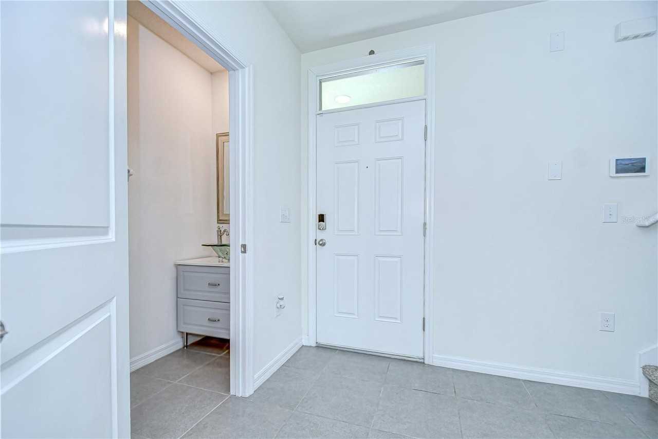 1382 Crescent Hoop Way - Photo 3 of 27