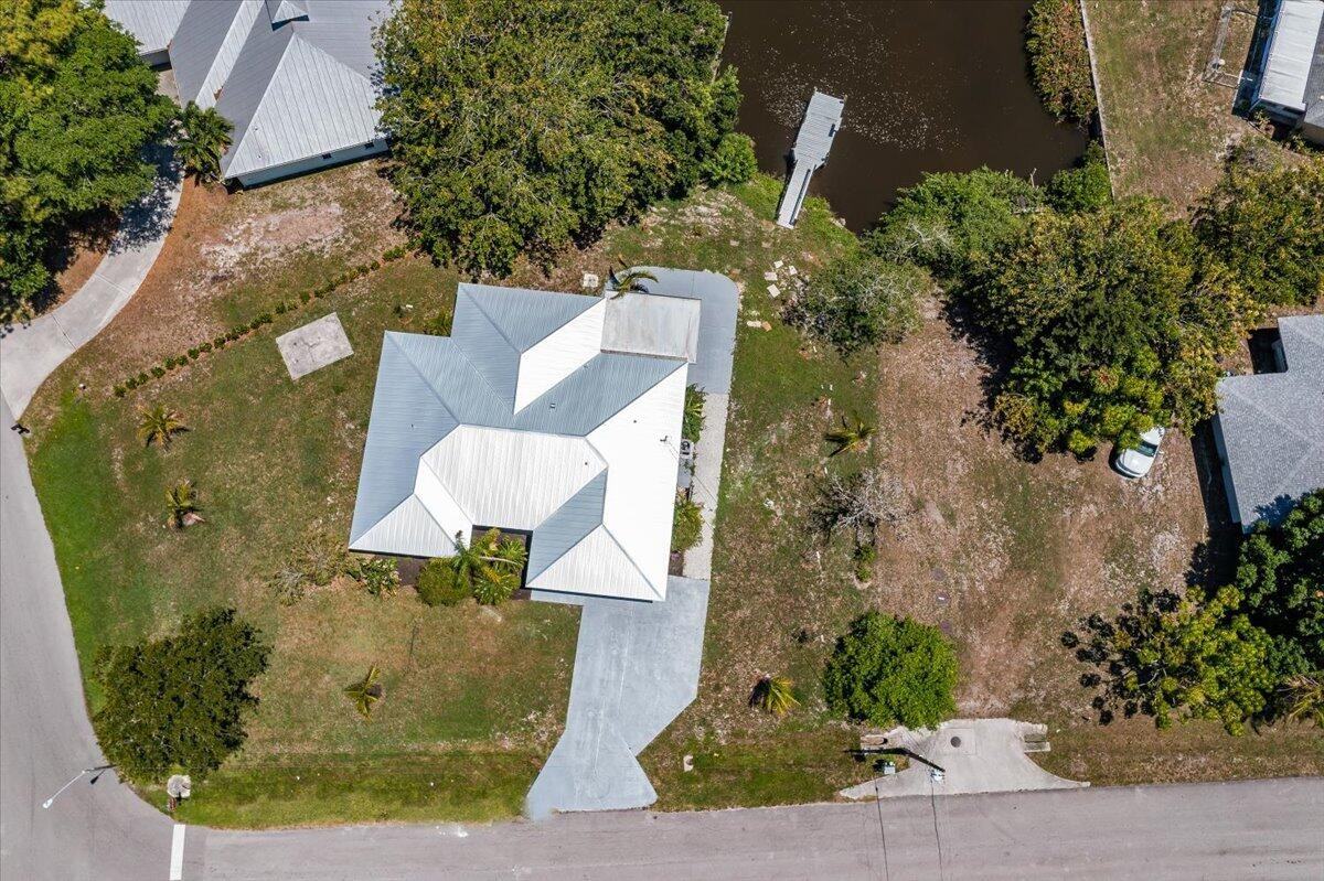 202 Bay St - Photo 2 of 8