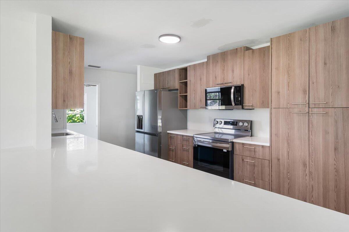 202 Bay St - Photo 6 of 8