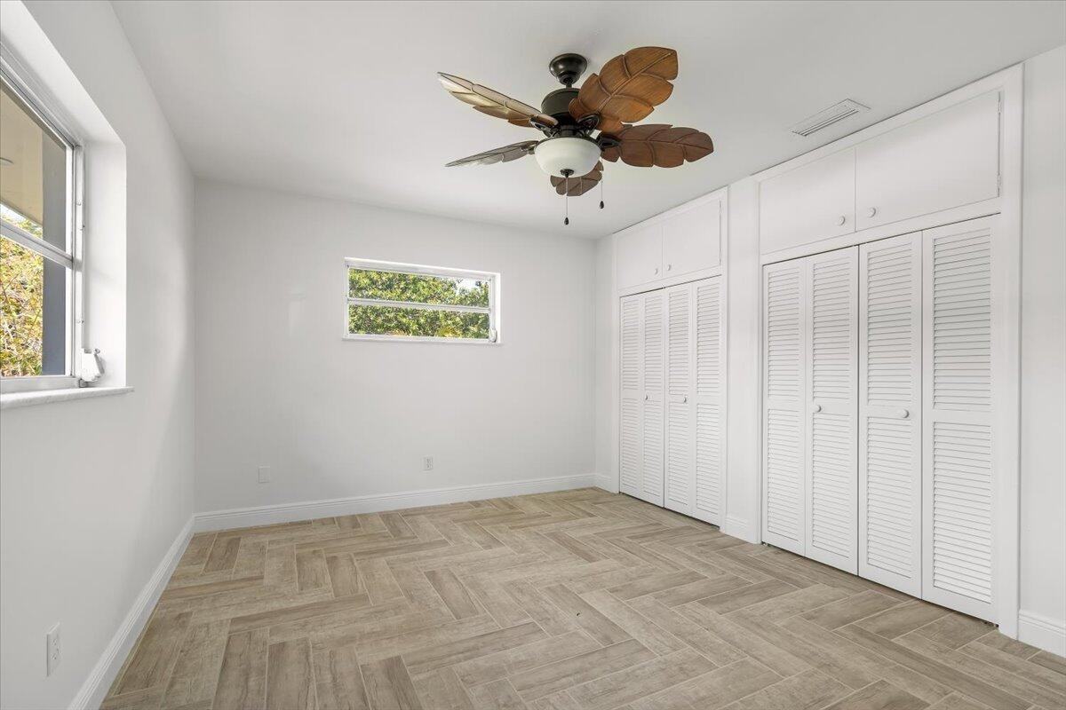 202 Bay St - Photo 7 of 8