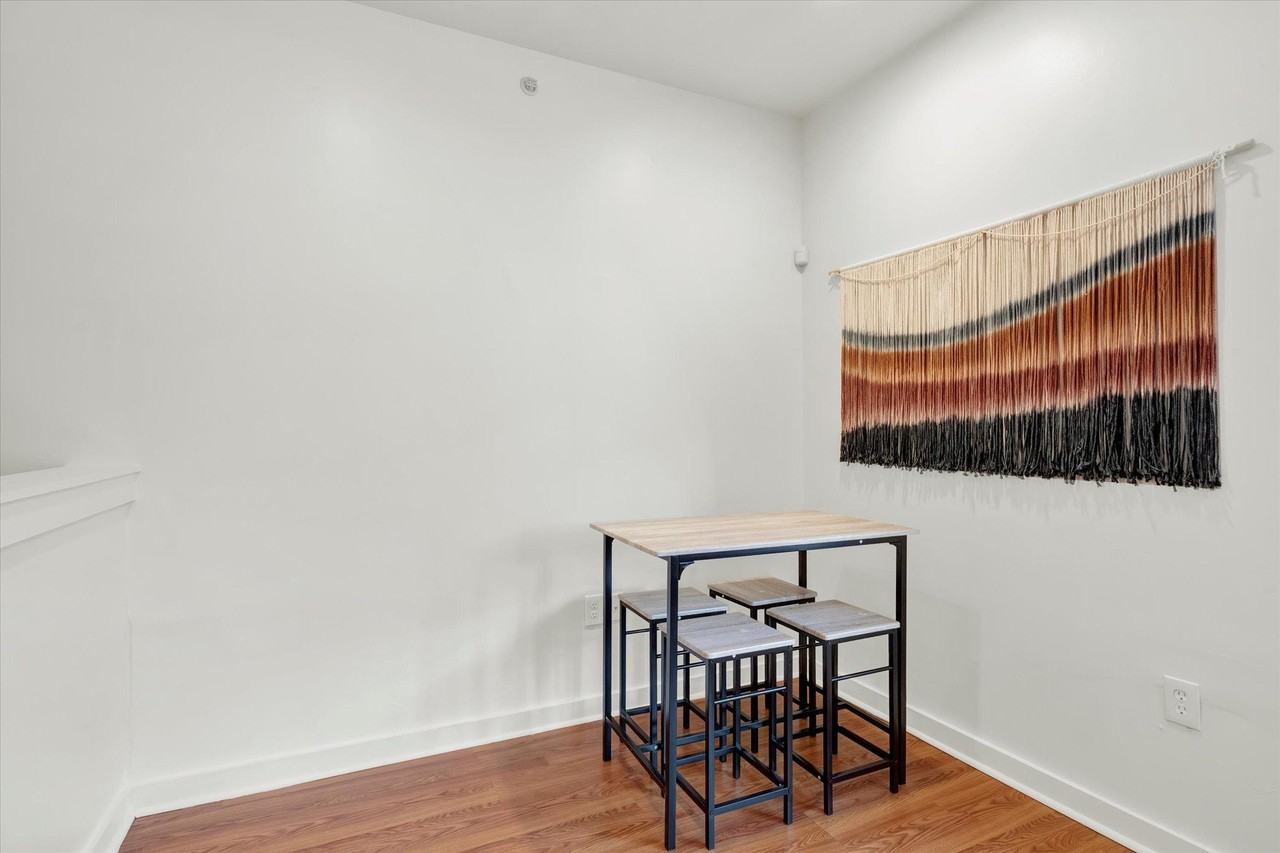 West Thompson Street - Photo 3 of 11