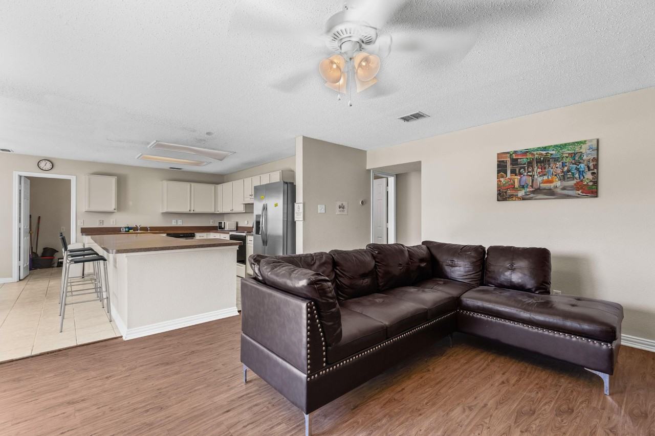 Cave Cove Court - Photo 2 of 10