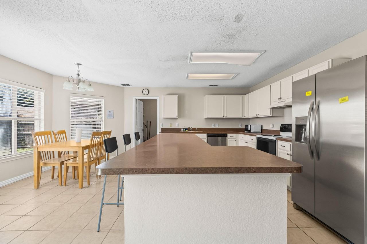 Cave Cove Court - Photo 3 of 10