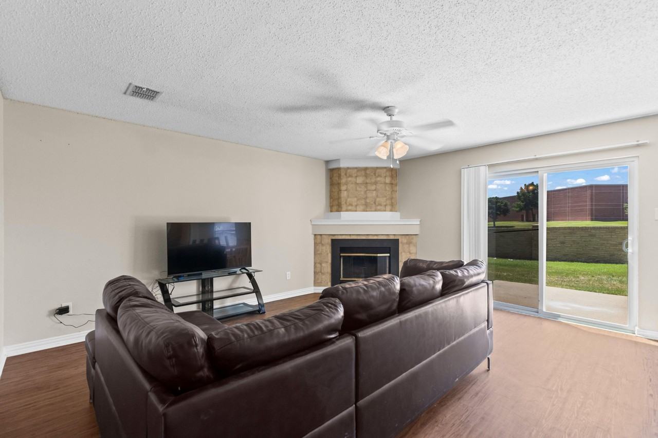 Cave Cove Ct - Photo 4 of 13