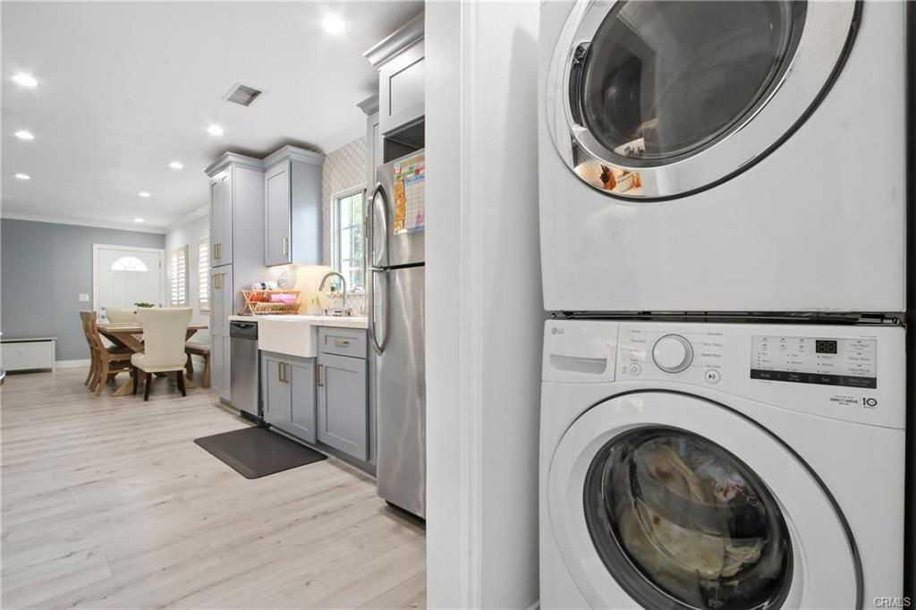 11612 Virginia Ave - Photo 3 of 8