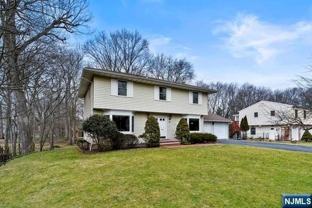 31 Evergreen Pl - Photo 1 of 1