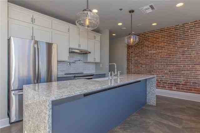 818 Howard Ave #208 - Photo 3 of 17