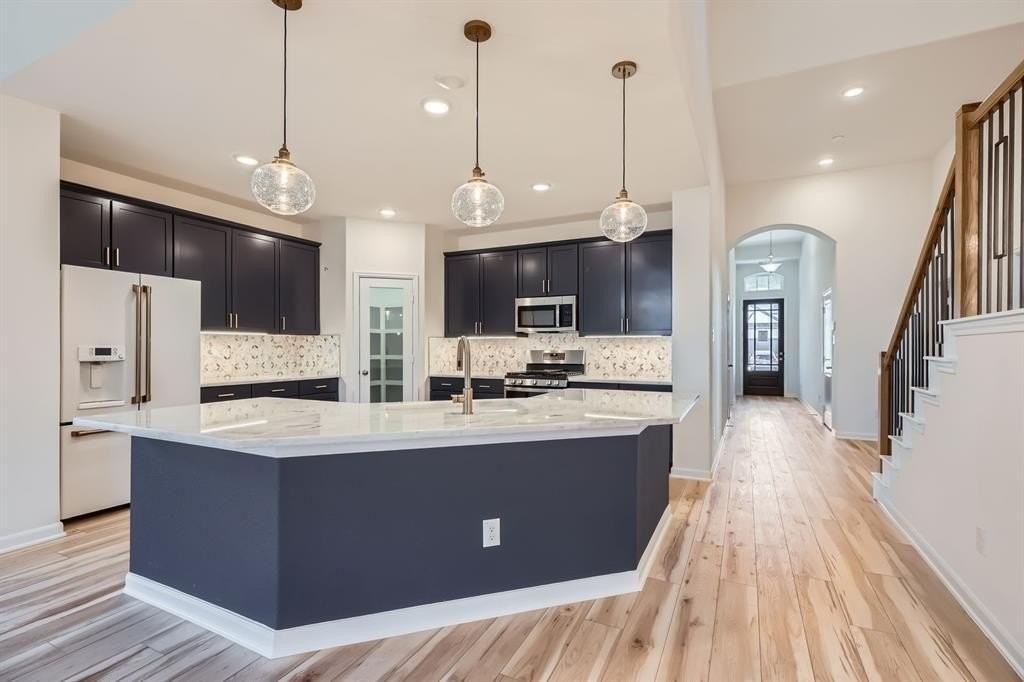 17204 Clover Drive - Photo 3 of 37