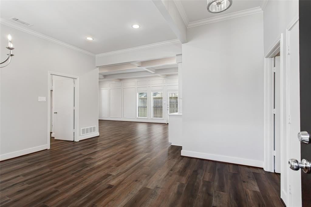 2117 Promontory Pt - Photo 4 of 37