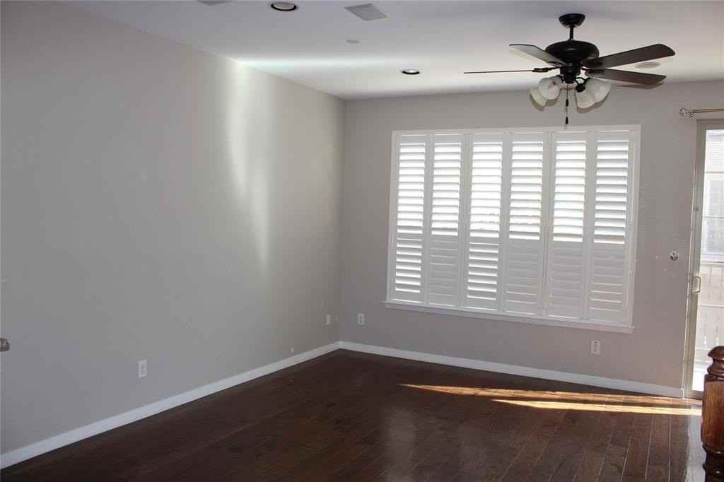 3912 Asbury Ln - Photo 4 of 39