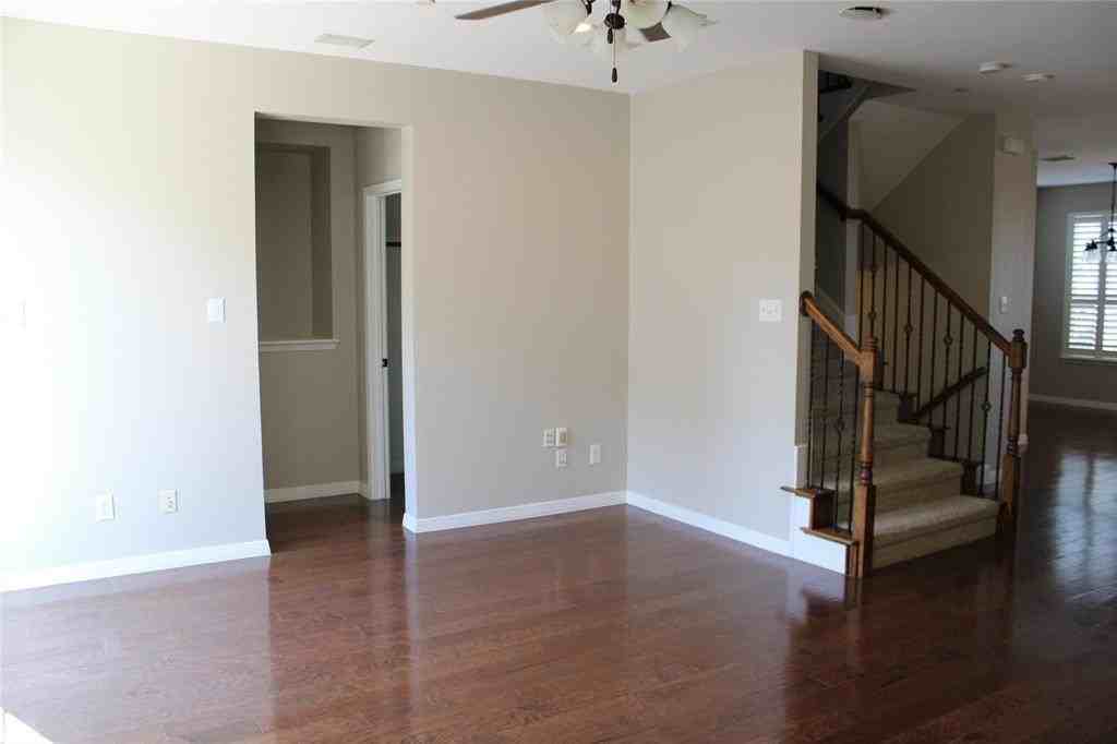 3912 Asbury Ln - Photo 7 of 39