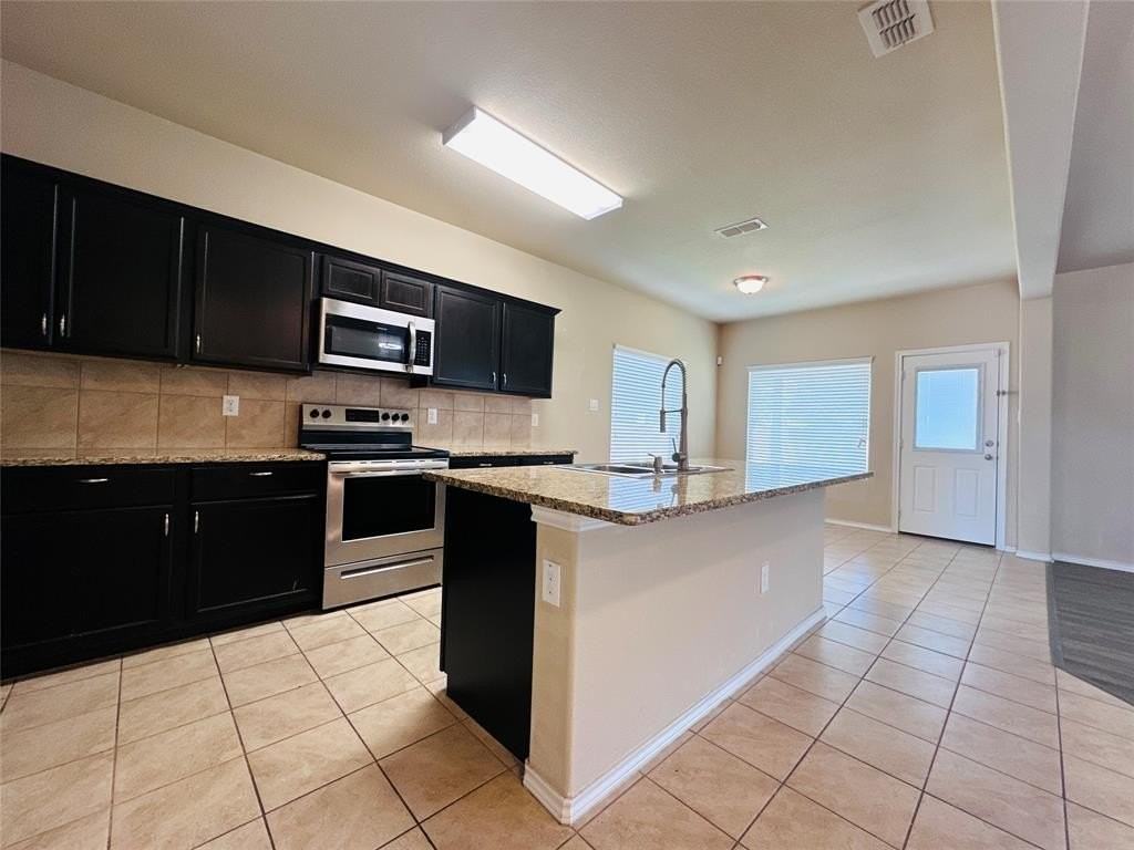 8209 Flythe Mill Rd - Photo 5 of 33