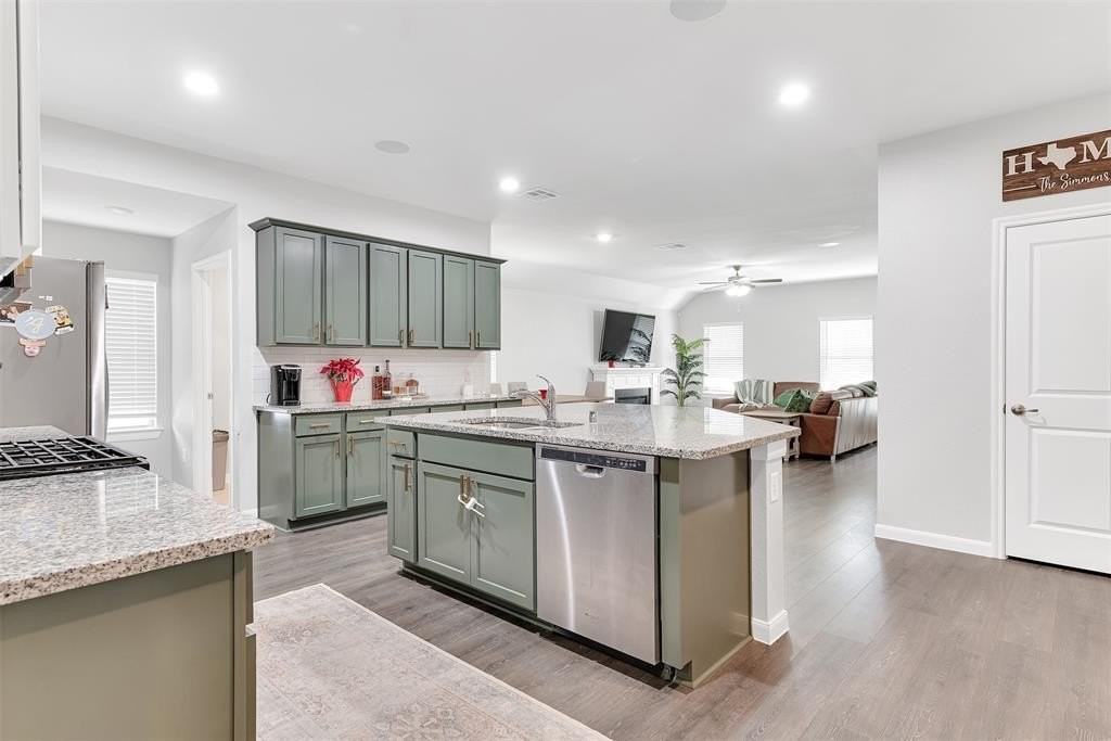 707 Range Dr - Photo 2 of 29