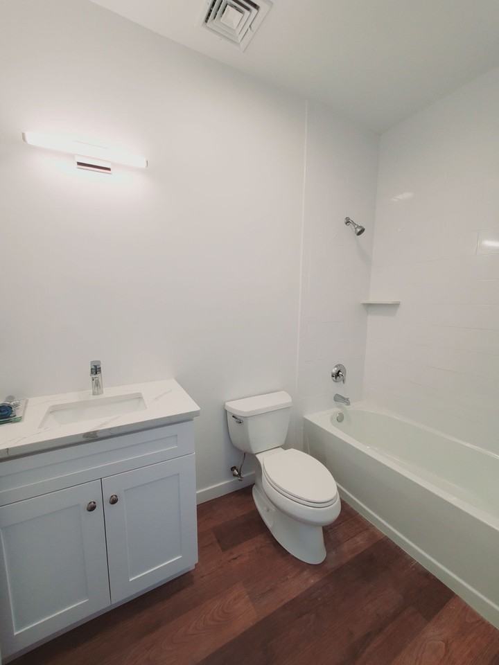 916 Hope St #203 - Photo 5 of 7