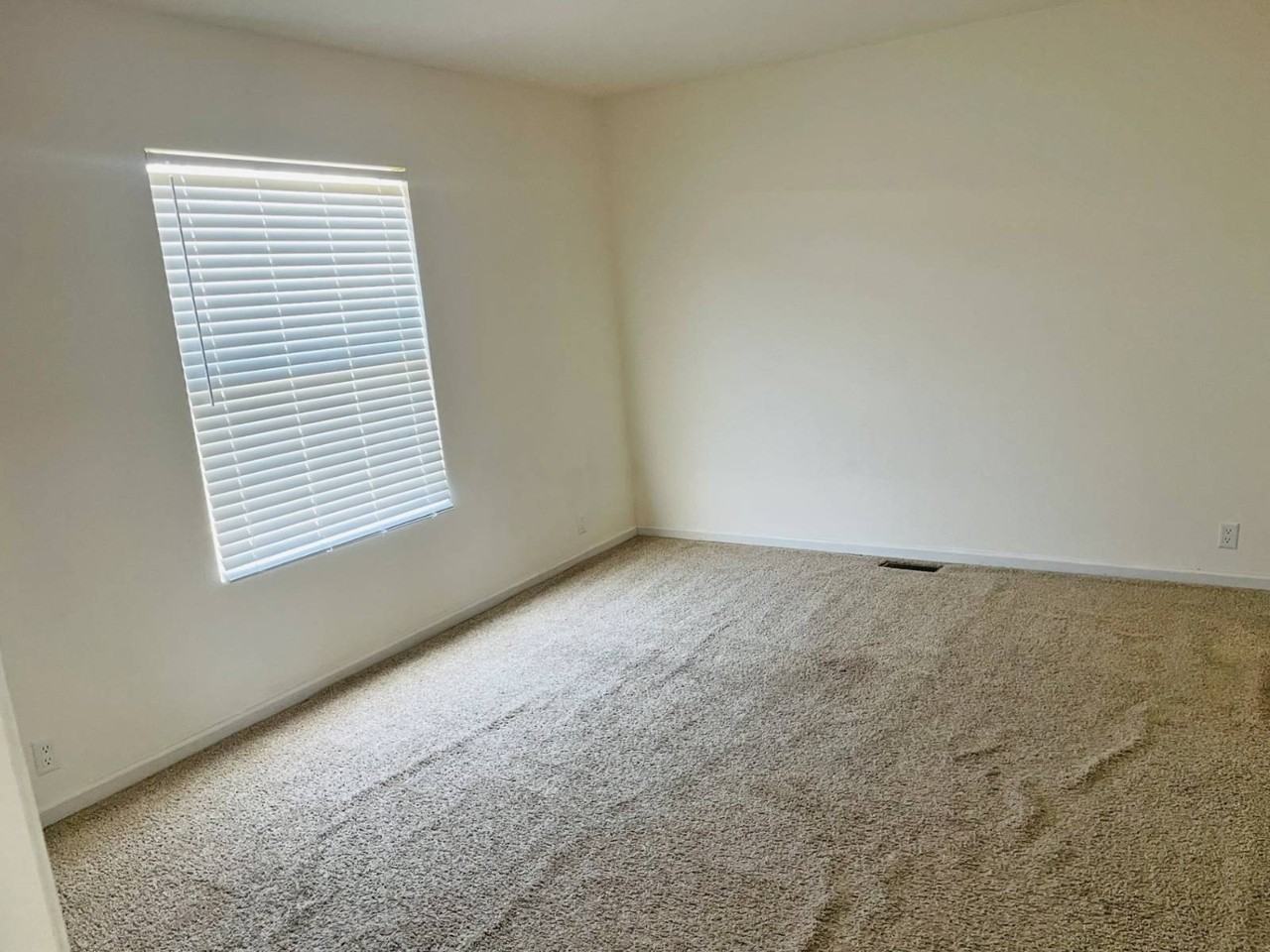 533 Sullivan St - Photo 3 of 10