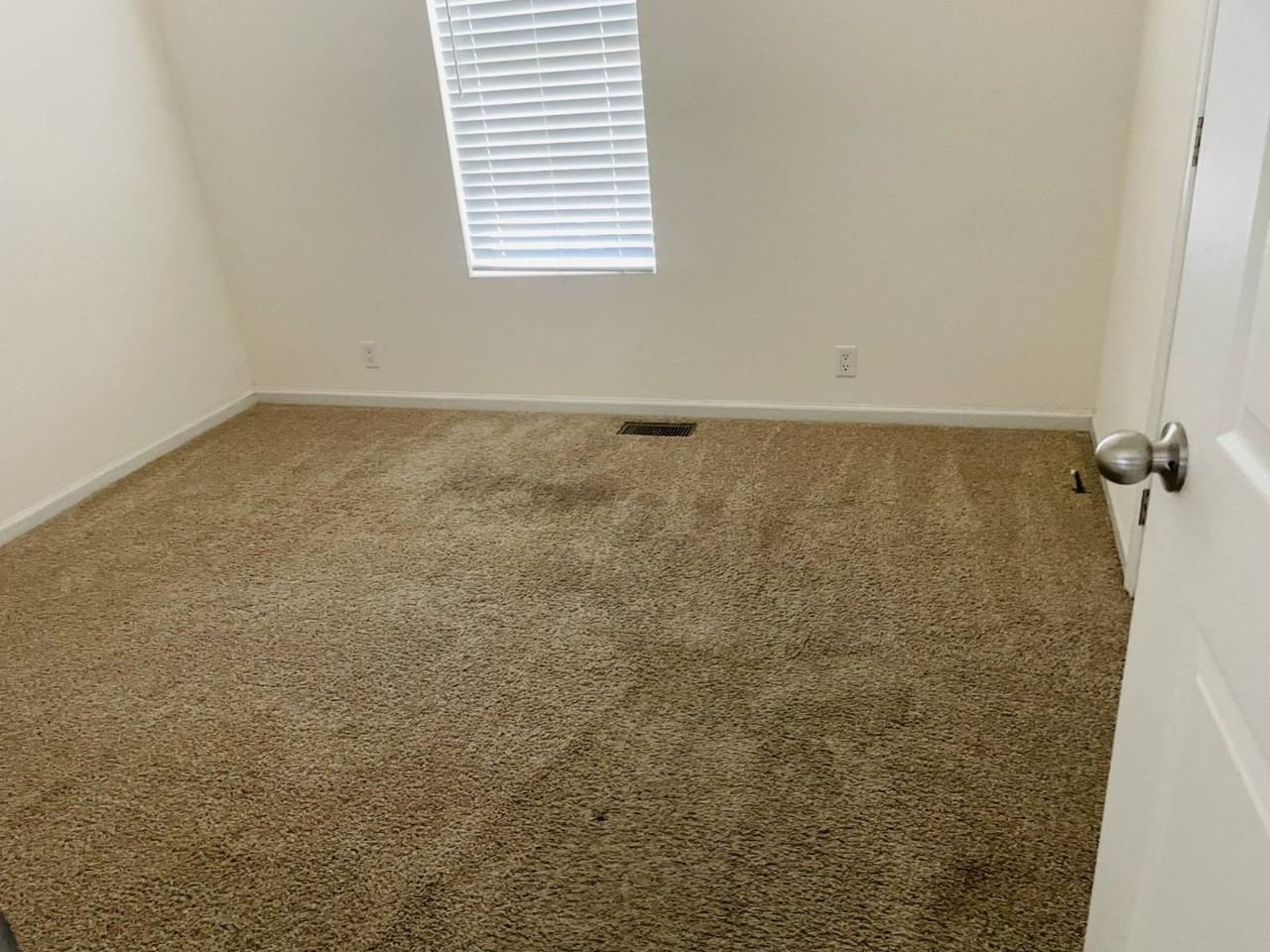 533 Sullivan St - Photo 7 of 10