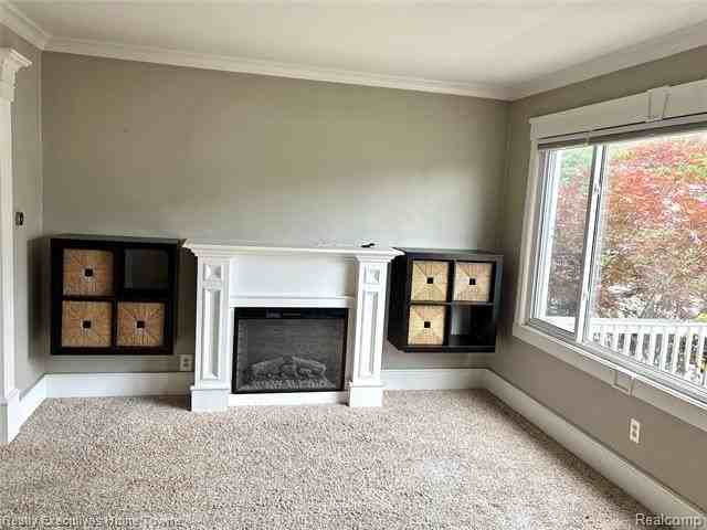 671 Wordsworth St - Photo 2 of 14