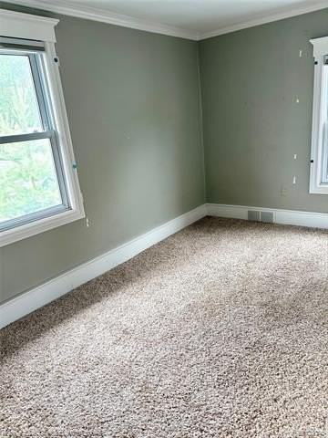 671 Wordsworth St - Photo 4 of 14