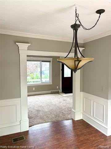 671 Wordsworth St - Photo 7 of 14