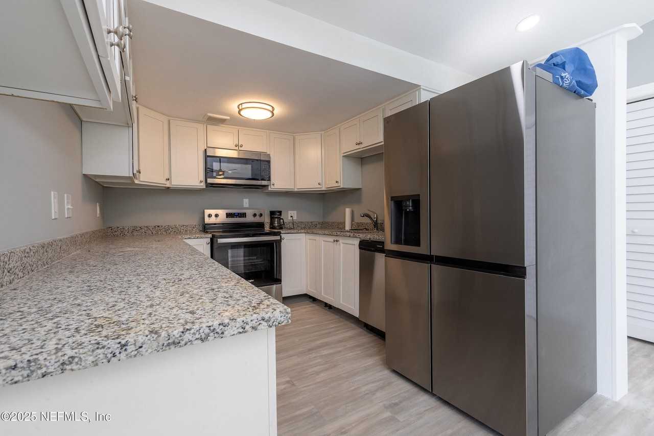 3371 Thalia Rd - Photo 4 of 17