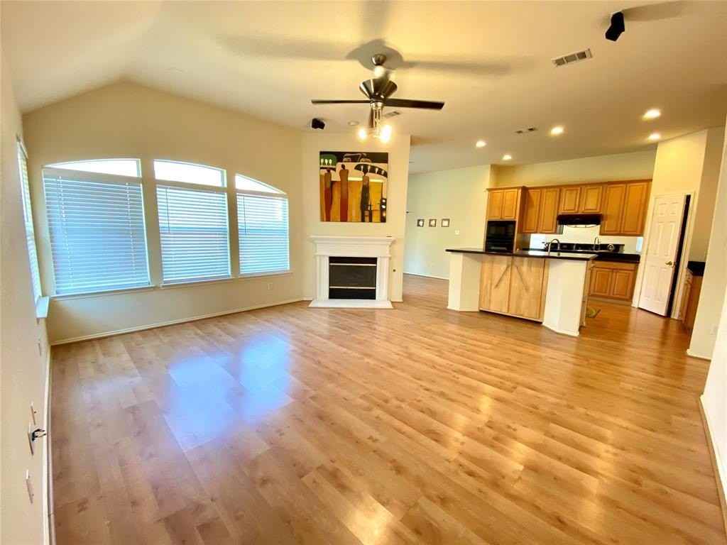 1420 Hudspeth Dr - Photo 2 of 40