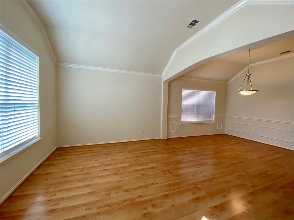 1420 Hudspeth Dr - Photo 3 of 40